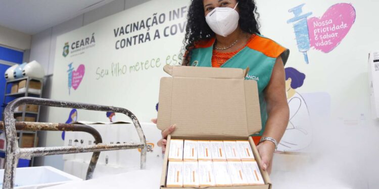 Covid-19: mais de 320 mil doses chegam ao Ceará para vacinação de crianças e adultos