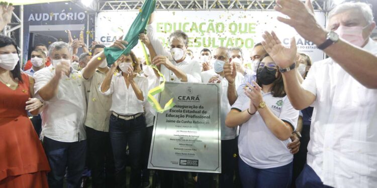 Governo do Ceará entrega ações nas áreas de educação, esporte e segurança pública em Icapuí