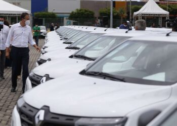Governo do Ceará entrega 184 carros destinados à Assistência Social dos municípios