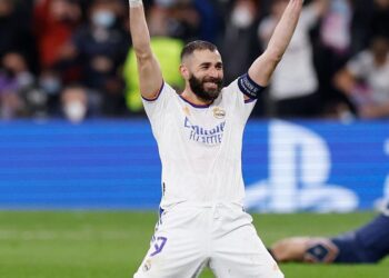 Benzema marca três gols em 17 minutos, e Real elimina PSG da Liga dos Campeões