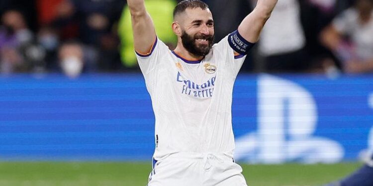 Benzema marca três gols em 17 minutos, e Real elimina PSG da Liga dos Campeões