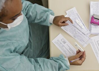 Brasil chega a 28,7 milhões de casos de covid-19 e 649,3 mil mortes