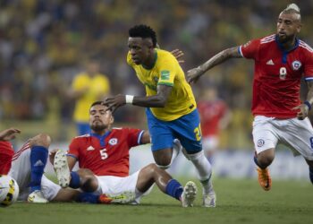 Seleção goleia Chile por 4 a 0 no último jogo no Brasil antes da Copa