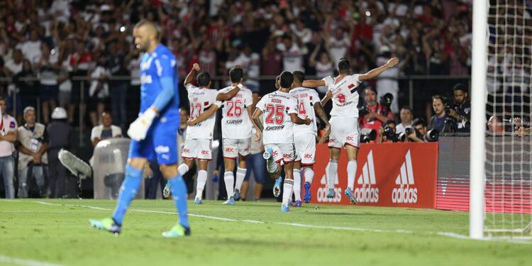 São Paulo abre boa vantagem sobre o Palmeiras na final do Paulista