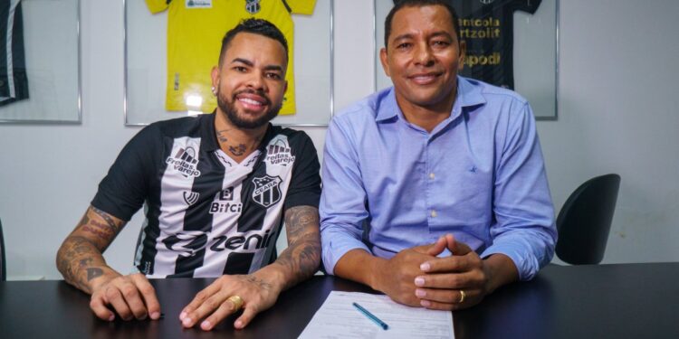 Ceará oficializa a contratação de Dentinho
