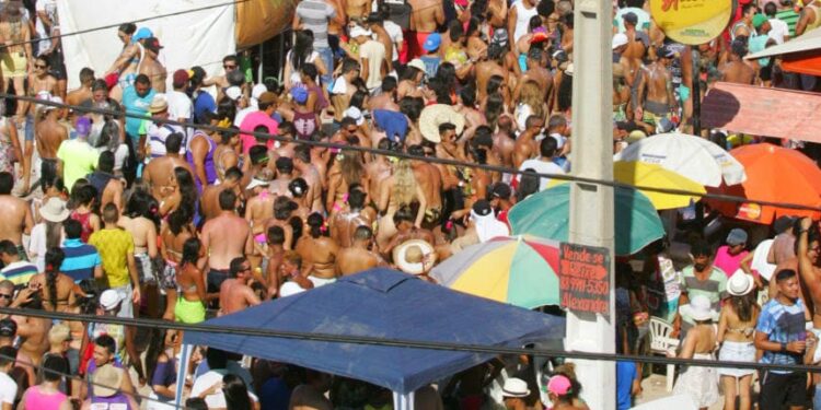 Prefeitura do Aracati realiza reunião com ambulantes que vão trabalhar durante o feriado