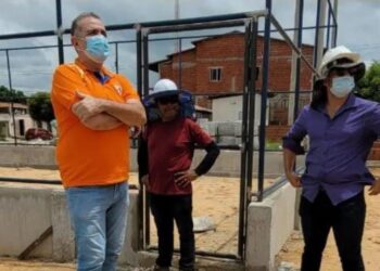 Prefeito de Aracati visita obras de infraestrutura em Santa Tereza