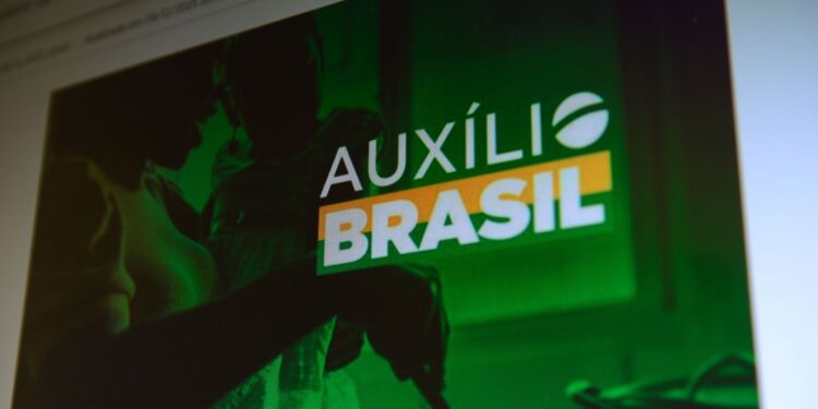 Caixa paga Auxílio Brasil a beneficiários com NIS final 7