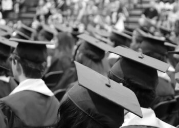 Na contramão mundial, Brasil reduz diplomados em áreas estratégicas