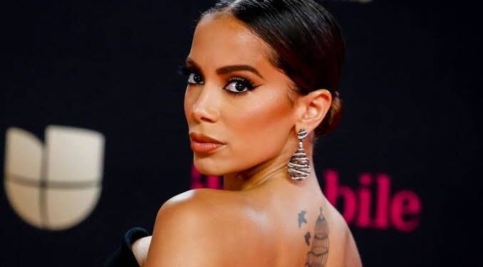 Anitta é primeira brasileira no Top 10 global do Spotify com ‘Envolver’