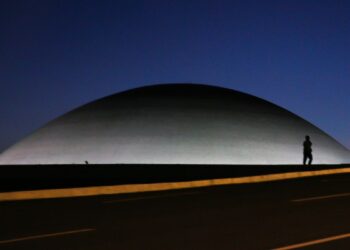 Senado adia votação de projeto que flexibiliza uso de armas de fogo