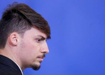 Jair Renan Bolsonaro nega tráfico de influência e lavagem de dinheiro e se diz revoltado