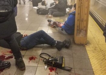 Ataque a tiros no metrô de Nova York deixa 16 feridos