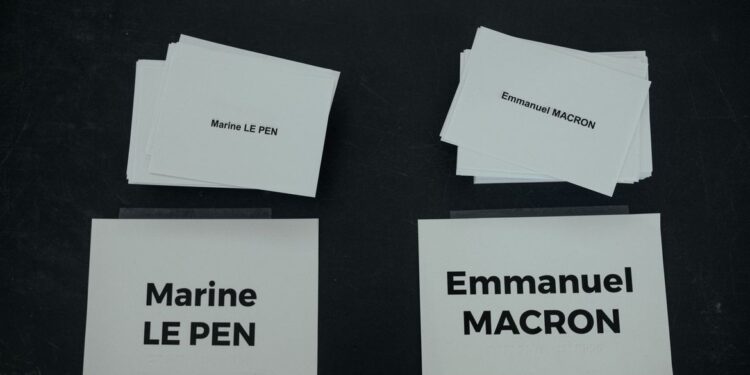 Emmanuel Macron é reeleito presidente da França