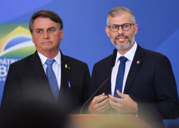 Bolsonaro oficializa Victor Godoy como Ministro da Educação