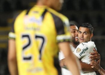 Palmeiras goleia Táchira com dois de Navarro em estreia na Libertadores