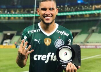 Com quatro de Navarro e golaços de Veiga, Palmeiras goleia Independiente Petrolero por 8 a 1