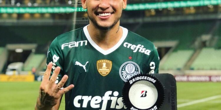Com quatro de Navarro e golaços de Veiga, Palmeiras goleia Independiente Petrolero por 8 a 1