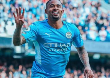 Gabriel Jesus faz 4 em goleada do City após rumores de interesse de Arsenal e Barça