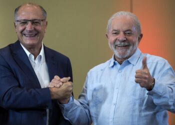 PSB indica Alckmin para vice, e Lula enaltece experiência de ambos para o Brasil
