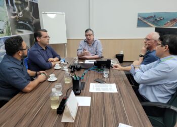 Pesquisadores da Universidade da Califórnia trocam experiências com Ceará sobre eficiência do uso da água na Agricultura