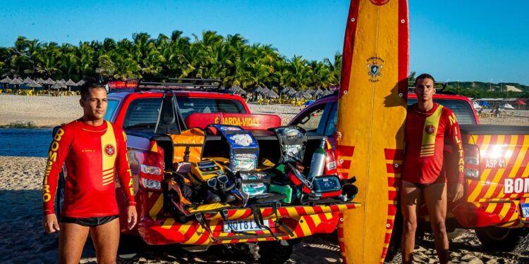 Guarda-vidas do Corpo de Bombeiros salvam trinta banhistas, realizam 1.608 prevenções e encontram uma criança