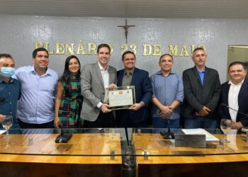 Eduardo Bismarck recebe título de cidadão pacajuense