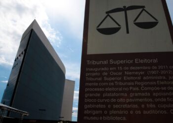 Câmara e TSE assinam termo para combater fake news nas eleições 2022