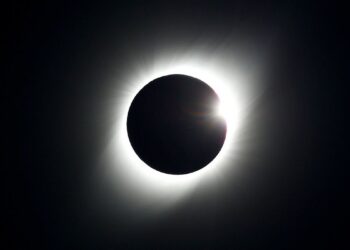 Lua de Sangue triplamente especial será visível hoje de todo o Brasil