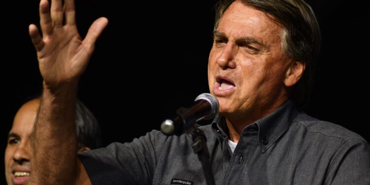 Bolsonaro diz que fará auditoria privada nas urnas e adota tom de ameaça ao TSE