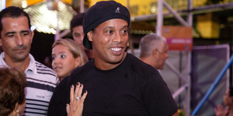 Ronaldinho Gaúcho vira sócio de liga de futebol nos EUA e México