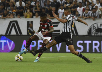 Ceará consegue empate nos acréscimos e frustra Flamengo no Castelão