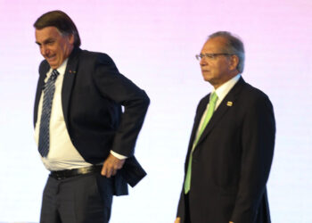 Partidos veem risco de Bolsonaro tentar golpe eleitoral, e autoridades se calam