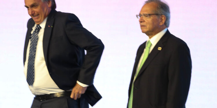 Partidos veem risco de Bolsonaro tentar golpe eleitoral, e autoridades se calam