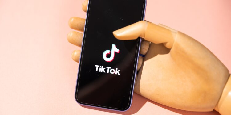 Saiba como foi feita a música ‘Capitão de Areia’, que viralizou no TikTok