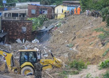 Número de mortos nas chuvas sobe para 106 em PE; 10 estão desaparecidos