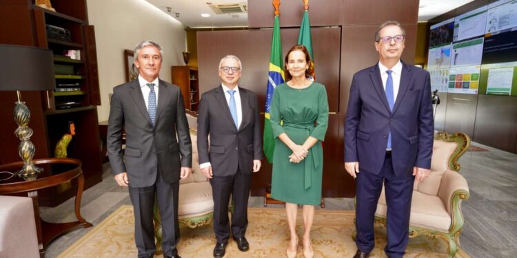 Governadora destaca ampliação das relações entre Ceará e Portugal em visita de secretários de Estado e embaixador