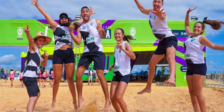 ‘Verão o ano todo’, celebra o presidente da delegação cearense do JUBs Praia em Canoa Quebrada