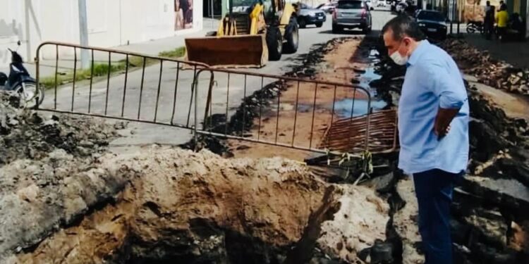 ‘Faltam apenas 30 metros na maior obra de drenagem’, diz prefeito sobre obra em Aracati
