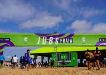 Jogos Universitários Brasileiros de Praia 2022 movimentam praia de Canoa Quebrada no final de semana