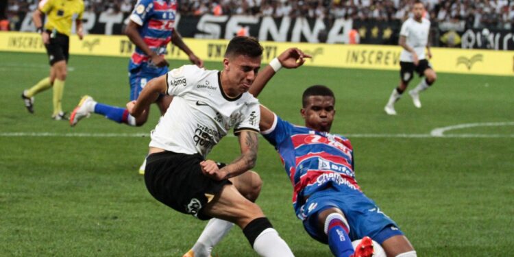 Corinthians vence Fortaleza e assume a liderança provisória do Brasileiro