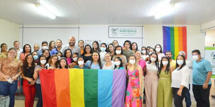 Formações para profissionais da Rede Socioassistencial marcam o mês contra a LGBTfobia