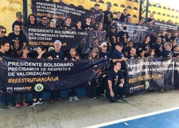 Policiais Rodoviários Federais cearenses protestam contra governo federal e cobram valorização