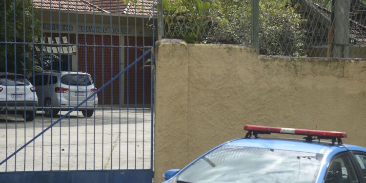 Aluno que esfaqueou colegas no Rio tinha acompanhamento psicológico