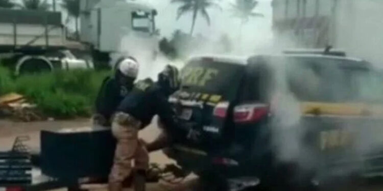 PRF afasta envolvidos na morte de homem sufocado dentro de viatura