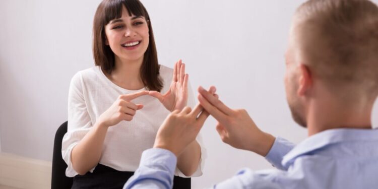 Inscrições abertas para o curso Introdução à Língua Brasileira de Sinais – LIBRAS