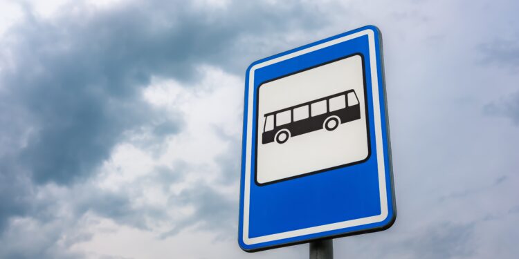 Aracati disponibiliza transporte gratuito para atendimentos de saúde fora do domicílio; saiba como agendar