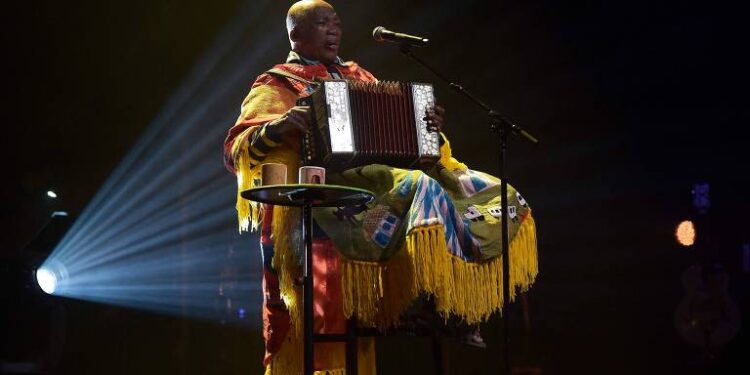 Milton Nascimento dá início à despedida dos palcos com show à altura de sua estrela