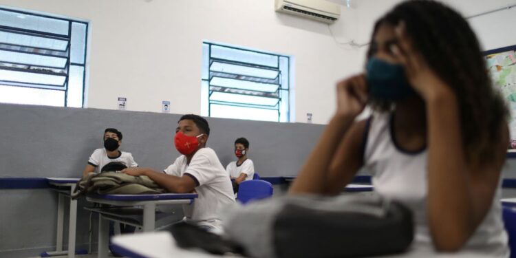 Fiocruz reafirma importância de atividades presenciais nas escolas
