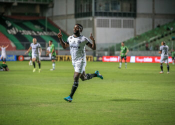 Ceará vence o América-MG com dois de Mendoza e se afasta da zona de rebaixamento